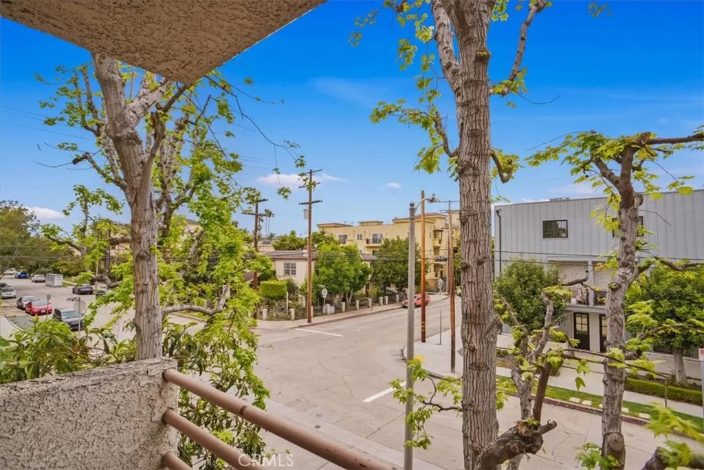 11230 Peach Grove Street 206, North Hollywood, California 91601 home-pic-12