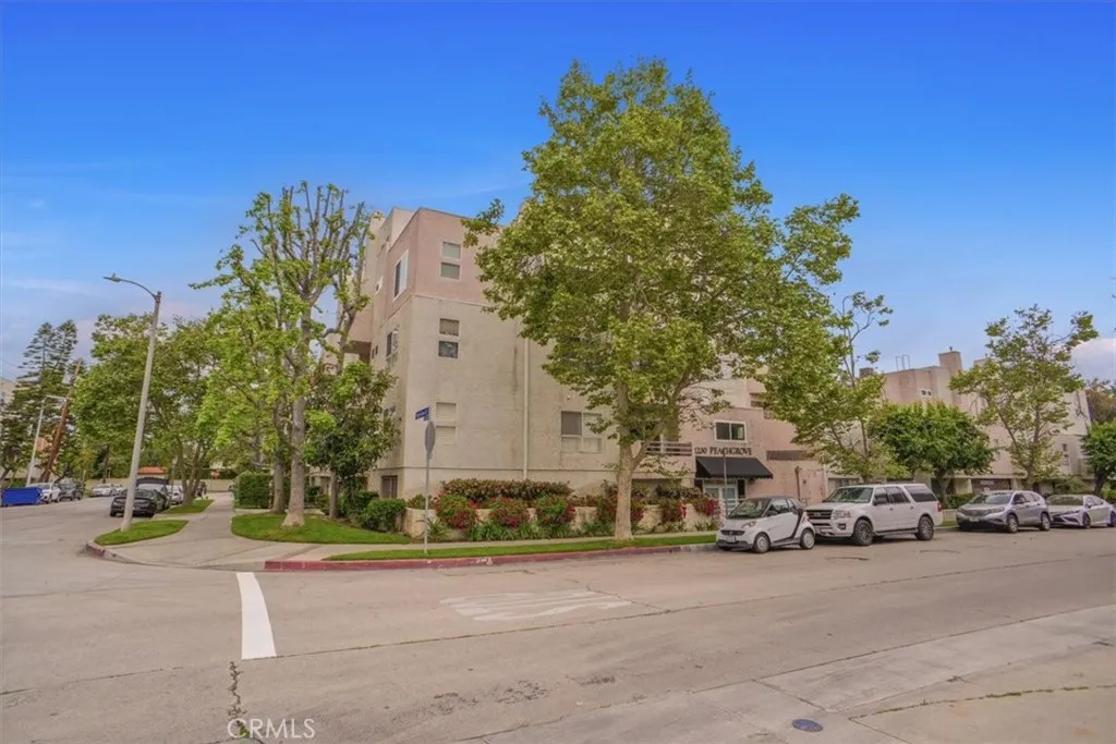 11230 Peach Grove Street 206, North Hollywood, California 91601 home-pic-0