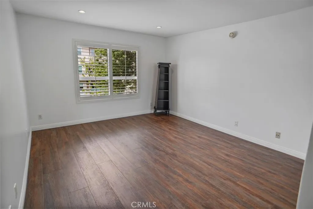 11230 Peach Grove Street 206, North Hollywood, California 91601 home-pic-9