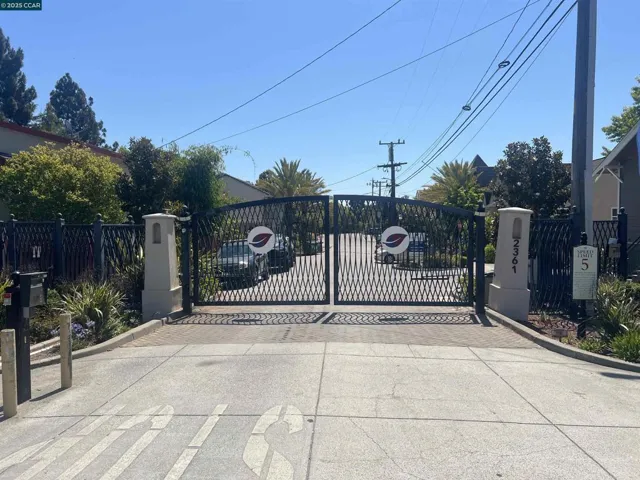 2361 E 29th St, Oakland, California 94606