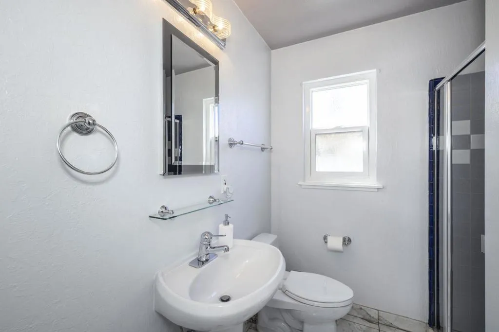 27906 Thackeray Avenue, Hayward, California 94544 home-pic-7