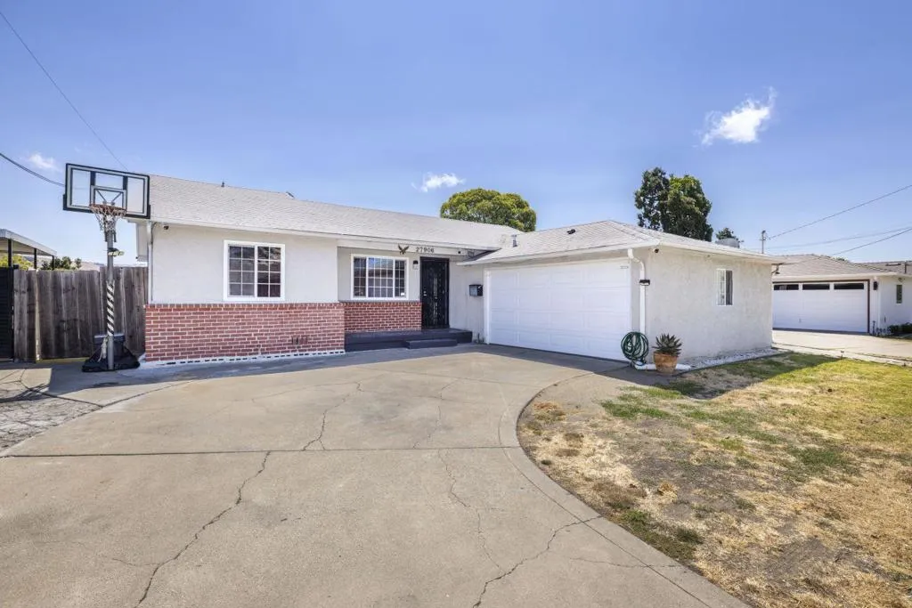27906 Thackeray Avenue, Hayward, California 94544 home-pic-0
