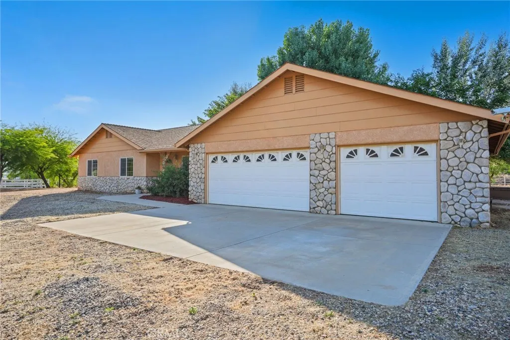 11709 Mint Canyon Road, Agua Dulce, California 91390 home-pic-4