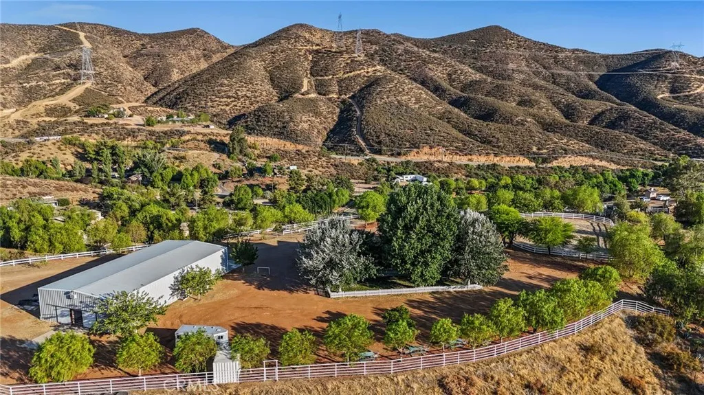 11709 Mint Canyon Road, Agua Dulce, California 91390 home-pic-42
