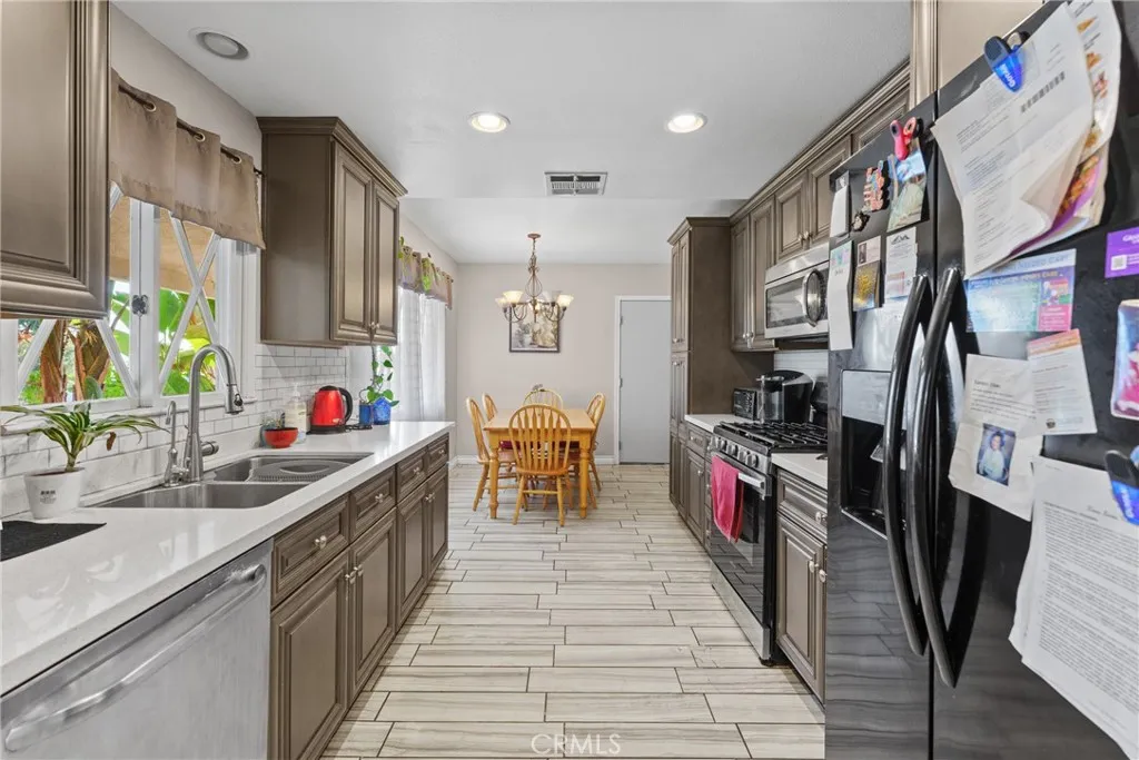 34746 View Drive, Yucaipa, California 92399 home-pic-7