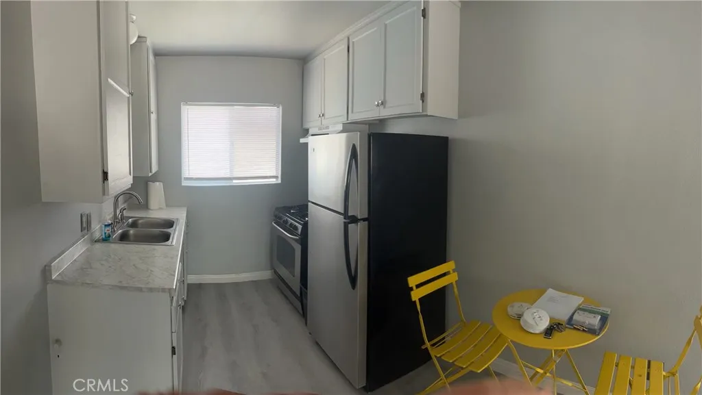 1194 W 39th, Los Angeles, California 90037, 2 Bedrooms Bedrooms, ,1 BathroomBathrooms,Residential Lease,For Rent,39th,TR25162584