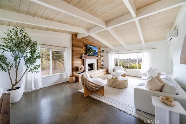 3057 Via Hermosa, Escondido, California 92029