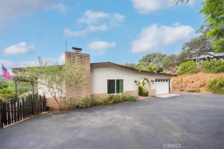 3057 Via Hermosa, Escondido, California 92029