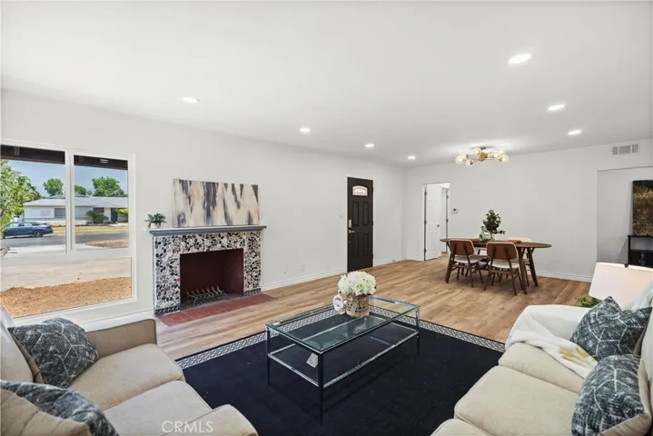 14900 Blackhawk St, San Fernando, California 91345, 4 Bedrooms Bedrooms, ,2 BathroomsBathrooms,Residential Lease,For Rent,blackhawk st,WS25162592