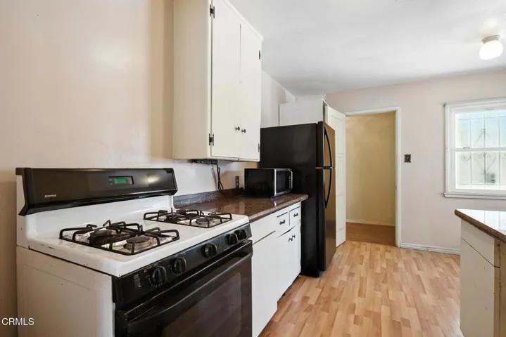 17_13739_Wyandotte_St_Van_Nuys_CA_91405_