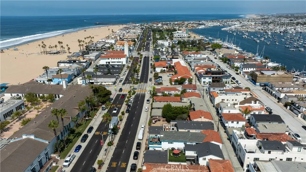 1324 W Balboa Boulevard, Newport Beach, California 92661 home-pic-11