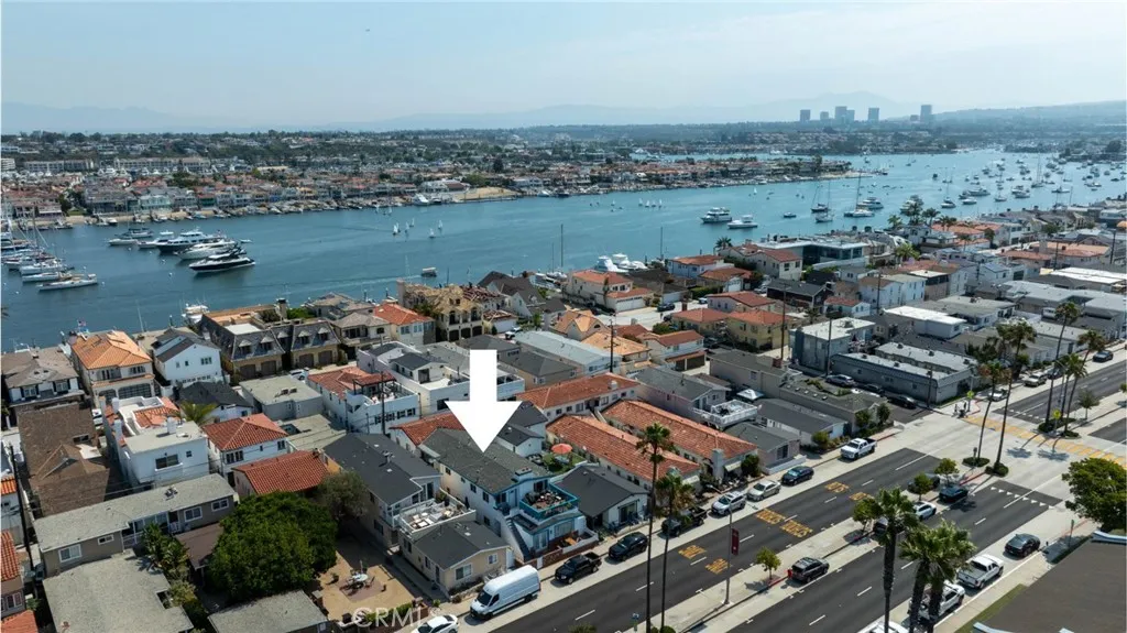 1324 W Balboa Boulevard, Newport Beach, California 92661 home-pic-1