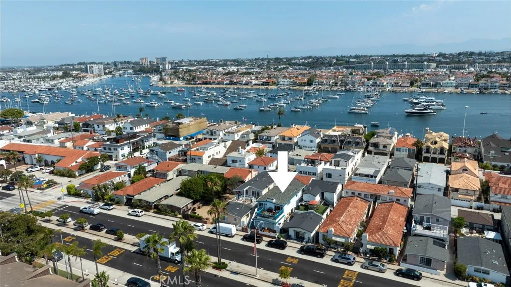 1324 W Balboa Boulevard, Newport Beach, California 92661, ,Residential Income,For Sale,Balboa,OC25162276