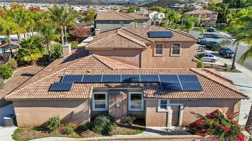 32684 Salvia Circle, Winchester, California 92596 home-pic-6