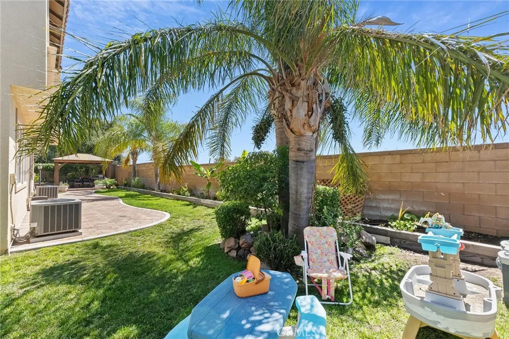 5381 Campania Way, Fontana, California 92336 home-pic-54