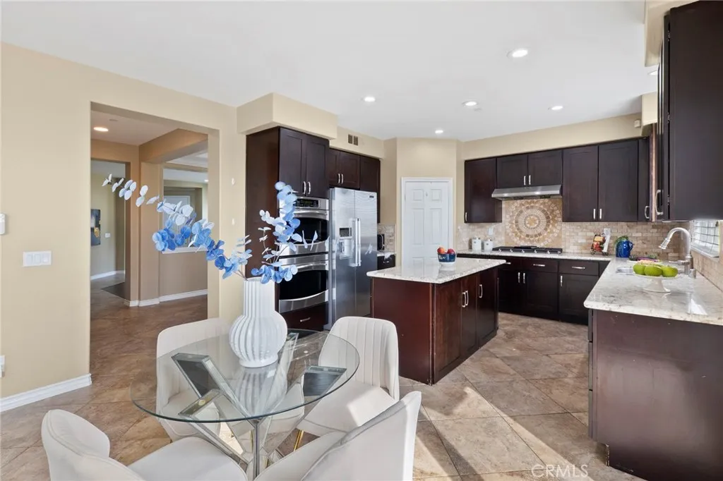 5381 Campania Way, Fontana, California 92336 home-pic-18