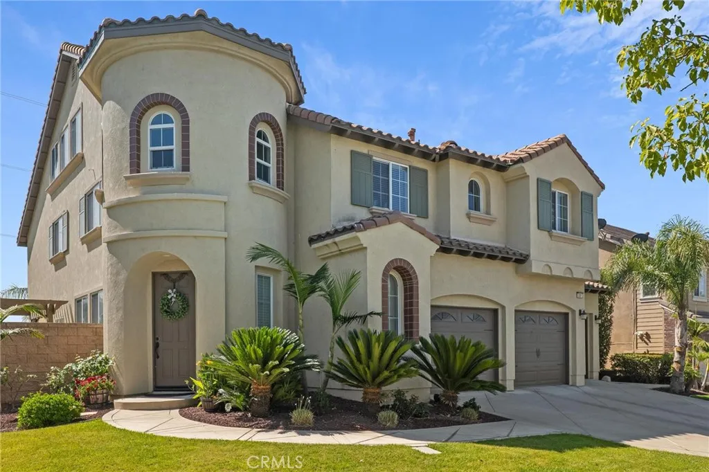 5381 Campania Way, Fontana, California 92336 home-pic-3