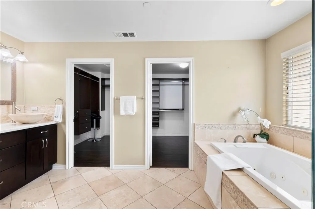 5381 Campania Way, Fontana, California 92336 home-pic-46