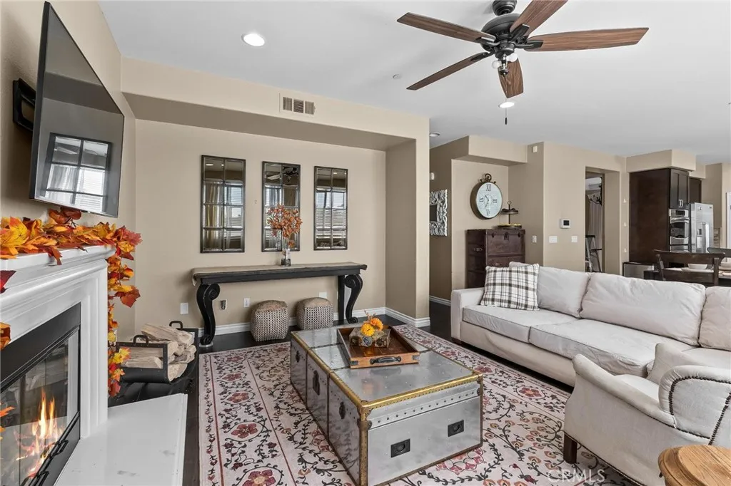 5381 Campania Way, Fontana, California 92336 home-pic-12