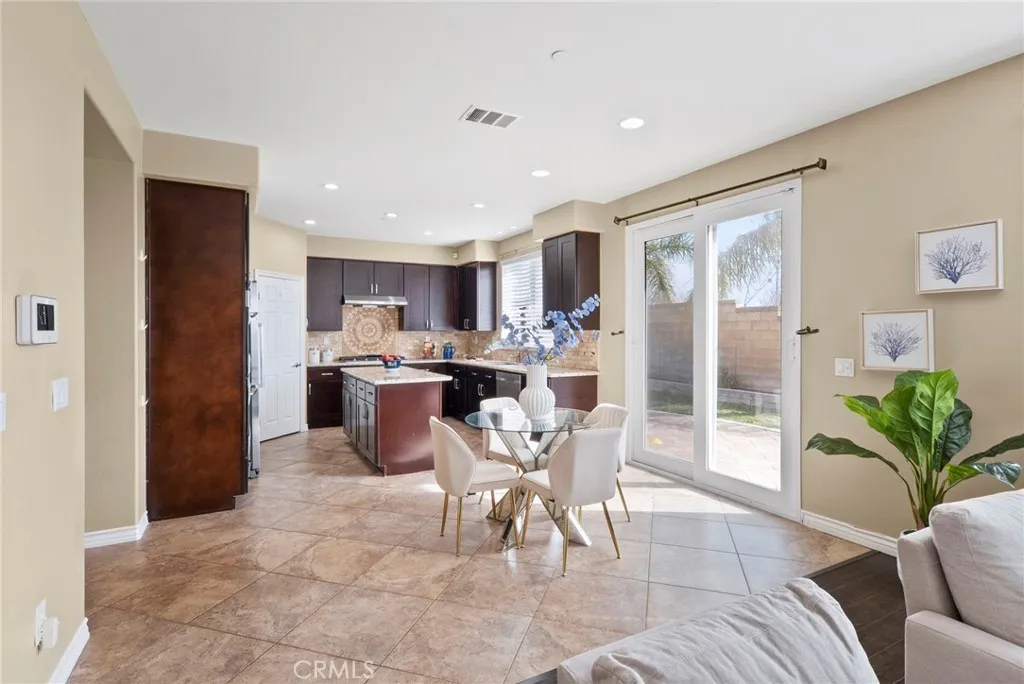 5381 Campania Way, Fontana, California 92336 home-pic-16