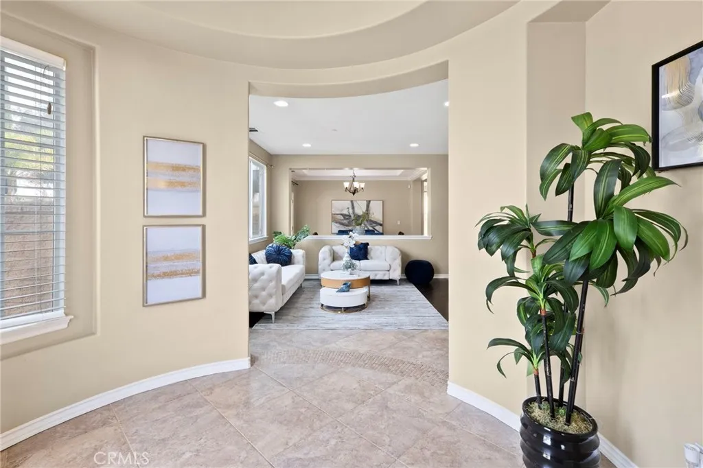 5381 Campania Way, Fontana, California 92336 home-pic-4