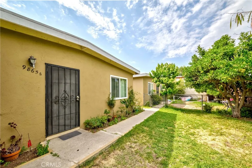 9863 Alondra Boulevard, Bellflower, California 90706, ,Residential Income,For Sale,Alondra,SB25160480