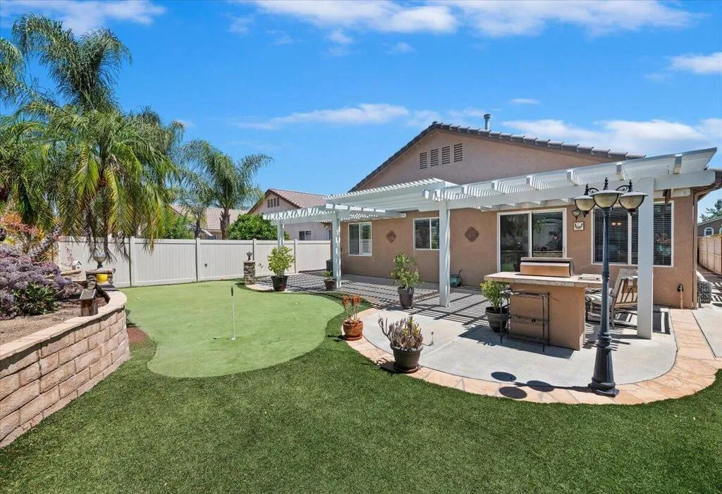 28026 Crystal Spring Drive, Menifee, California 92584 home-pic-0
