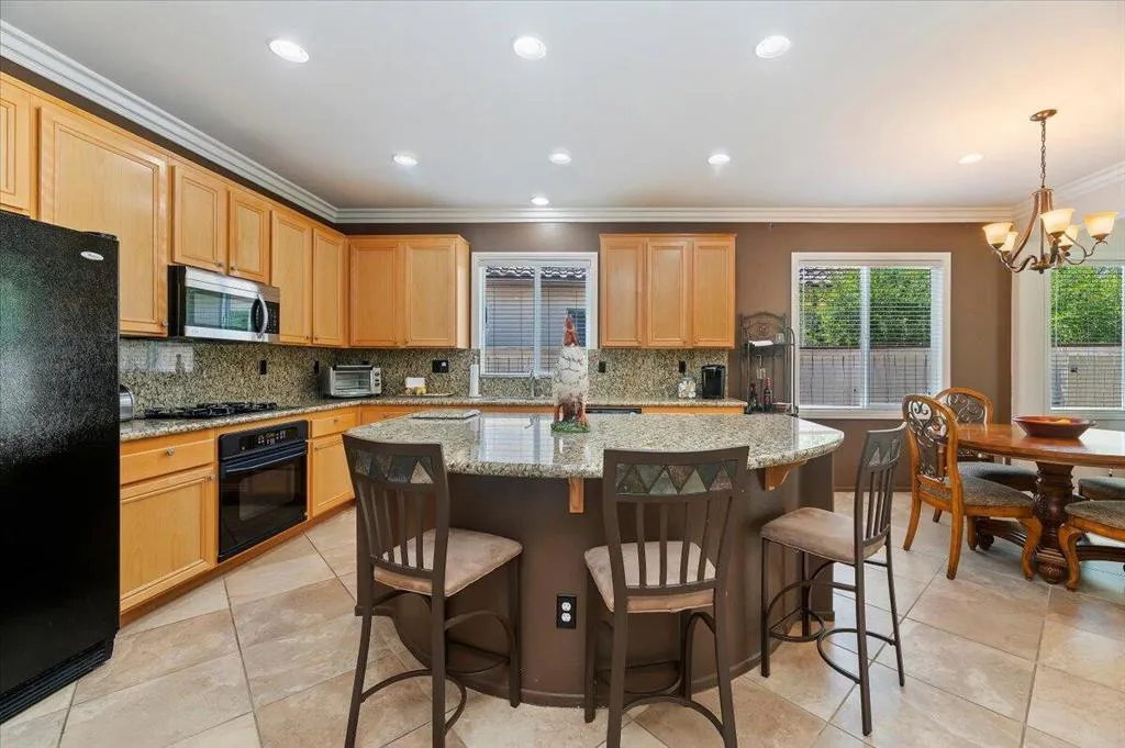 28026 Crystal Spring Drive, Menifee, California 92584 home-pic-2