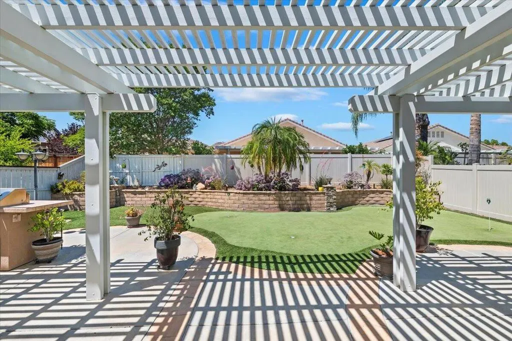 28026 Crystal Spring Drive, Menifee, California 92584 home-pic-36