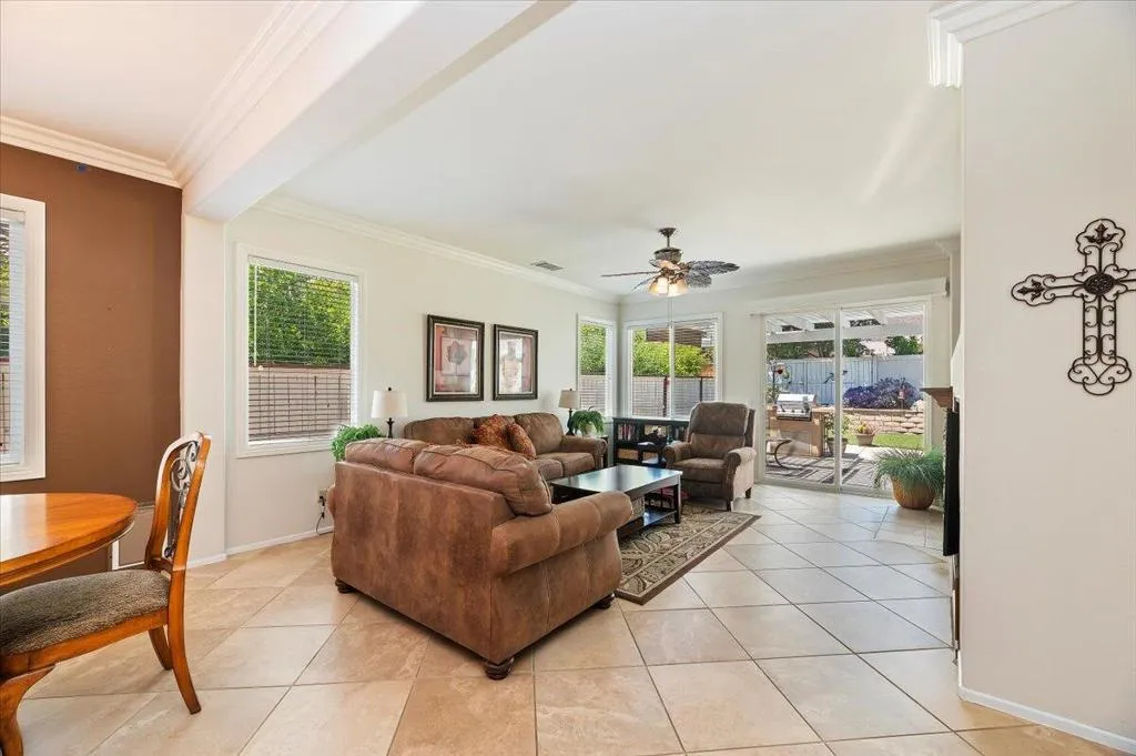 28026 Crystal Spring Drive, Menifee, California 92584 home-pic-18