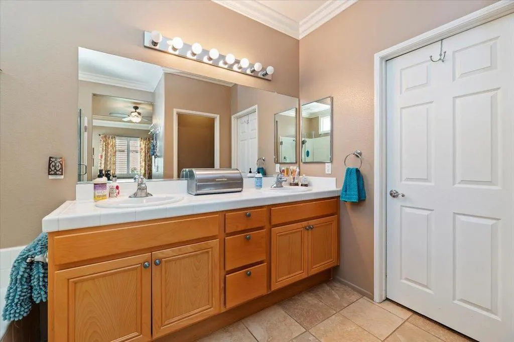 28026 Crystal Spring Drive, Menifee, California 92584 home-pic-28