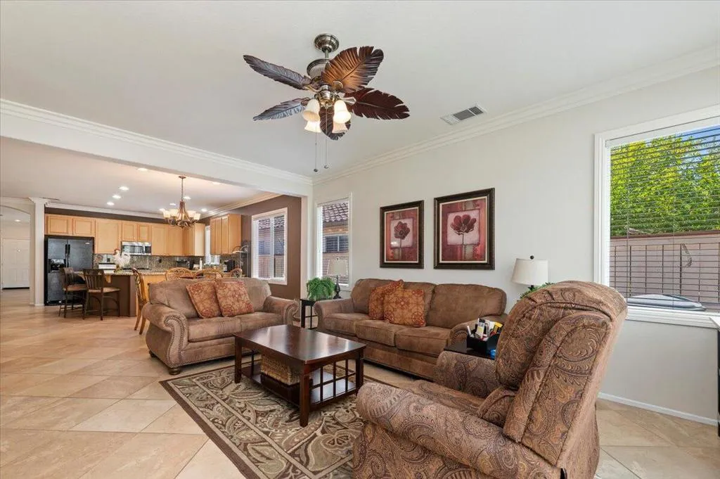 28026 Crystal Spring Drive, Menifee, California 92584 home-pic-19