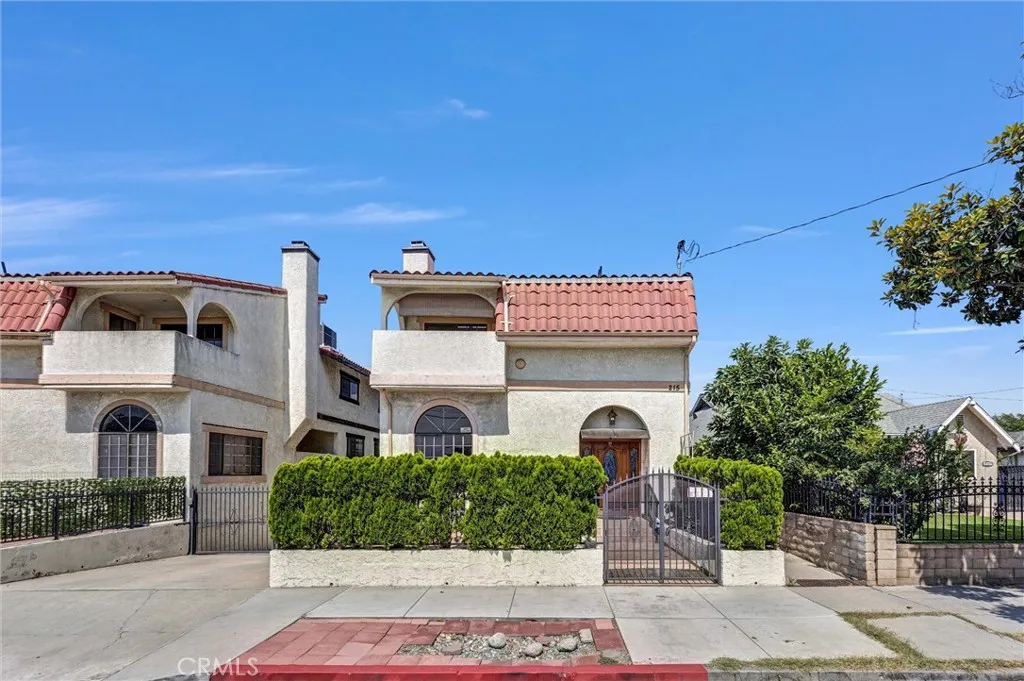 215 N Maple Avenue A, Montebello, California 90640, 3 Bedrooms Bedrooms, ,2 BathroomsBathrooms,Residential,For Sale,Maple,WS25160044