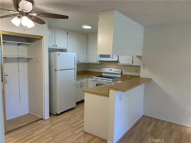18232 Parkview Lane 103, Huntington Beach, California 92648