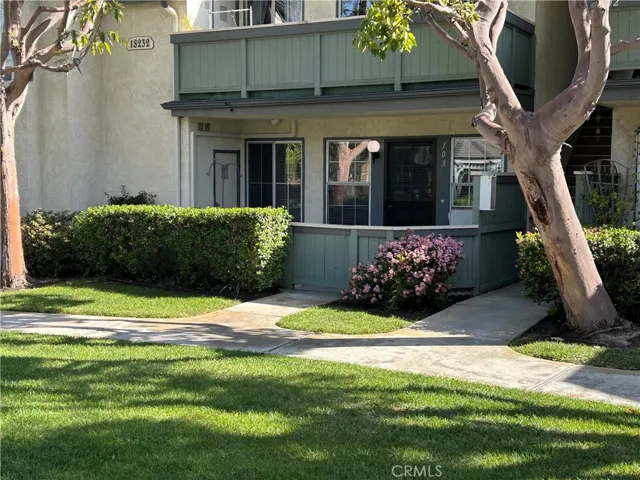 18232 Parkview Lane 103, Huntington Beach, California 92648