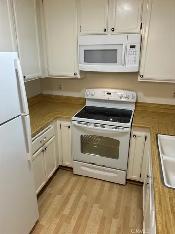 18232 Parkview Lane 103, Huntington Beach, California 92648