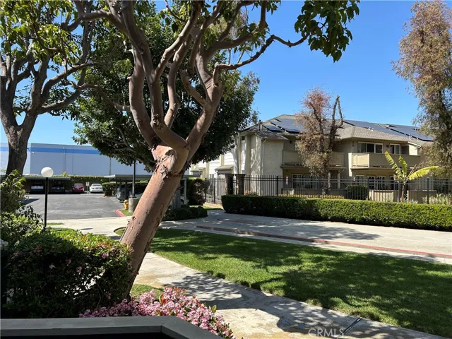 18232 Parkview Lane 103, Huntington Beach, California 92648