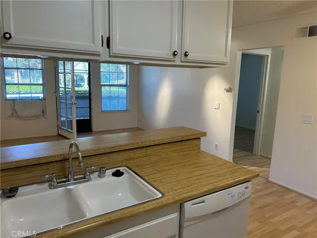 18232 Parkview Lane 103, Huntington Beach, California 92648