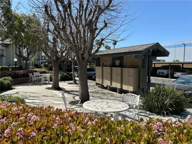 18232 Parkview Lane 103, Huntington Beach, California 92648
