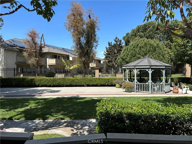 18232 Parkview Lane 103, Huntington Beach, California 92648