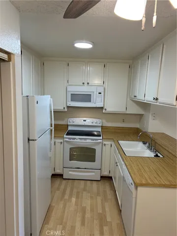 18232 Parkview Lane 103, Huntington Beach, California 92648