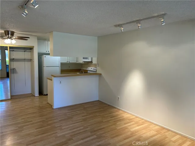 18232 Parkview Lane 103, Huntington Beach, California 92648
