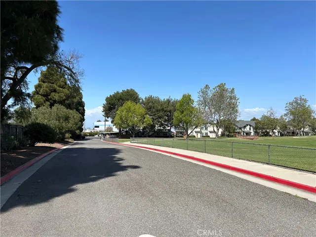 18232 Parkview Lane 103, Huntington Beach, California 92648