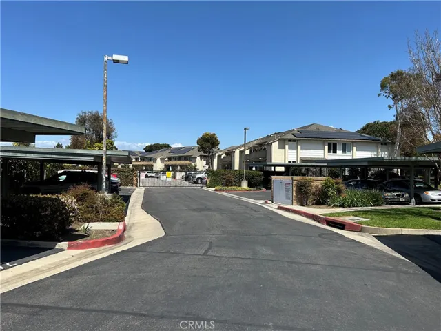 18232 Parkview Lane 103, Huntington Beach, California 92648