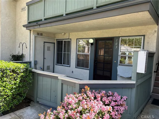 18232 Parkview Lane 103, Huntington Beach, California 92648