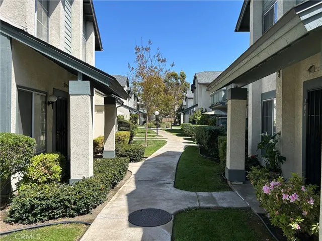 18232 Parkview Lane 103, Huntington Beach, California 92648