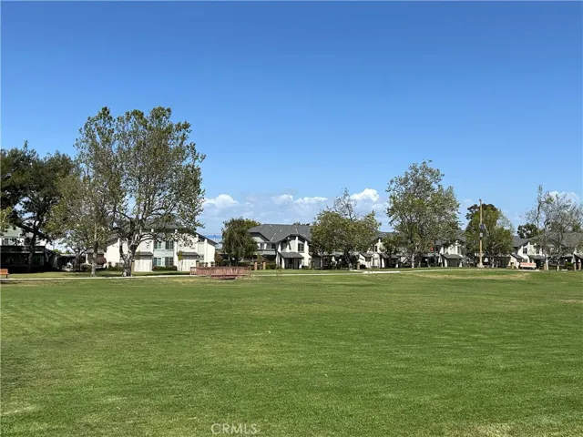 18232 Parkview Lane 103, Huntington Beach, California 92648