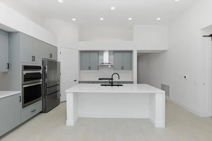 15-Kitchen tight shot