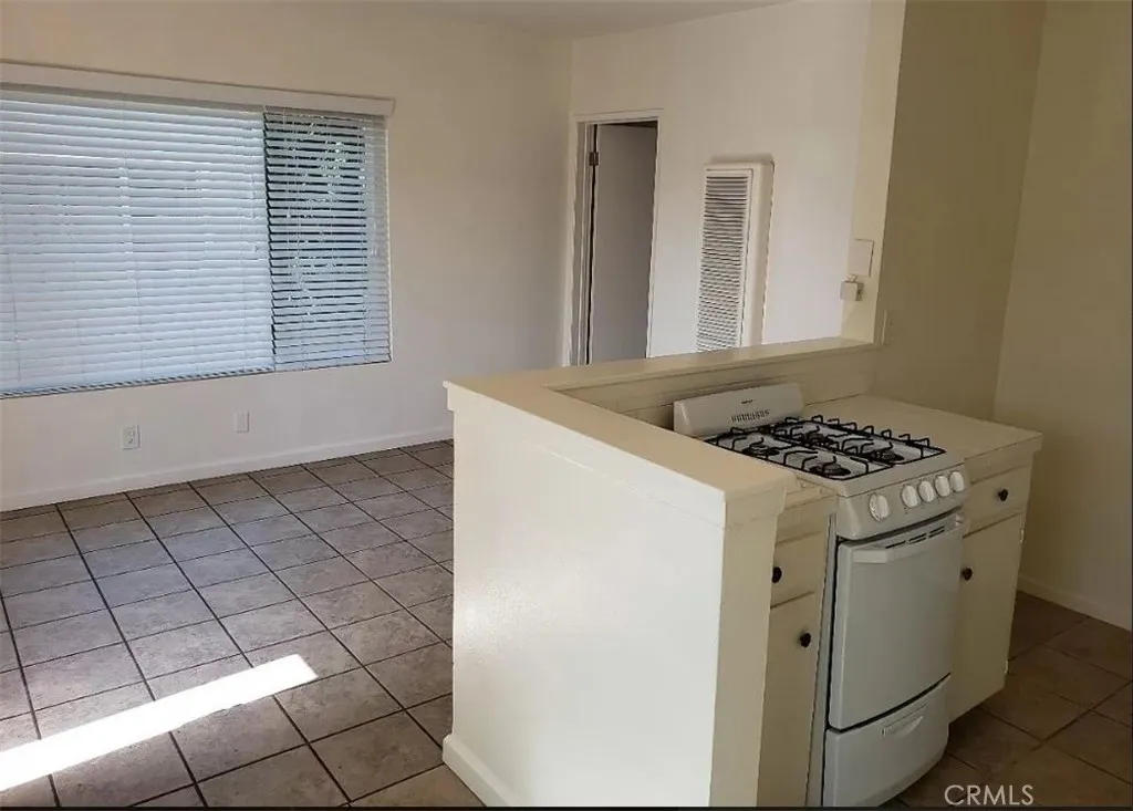 218 W Wilson Avenue, Orange, California 92867 home-pic-15