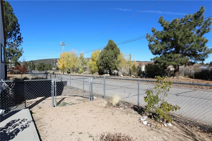 Looking north on Hatchery road... semi-rural neighborhood